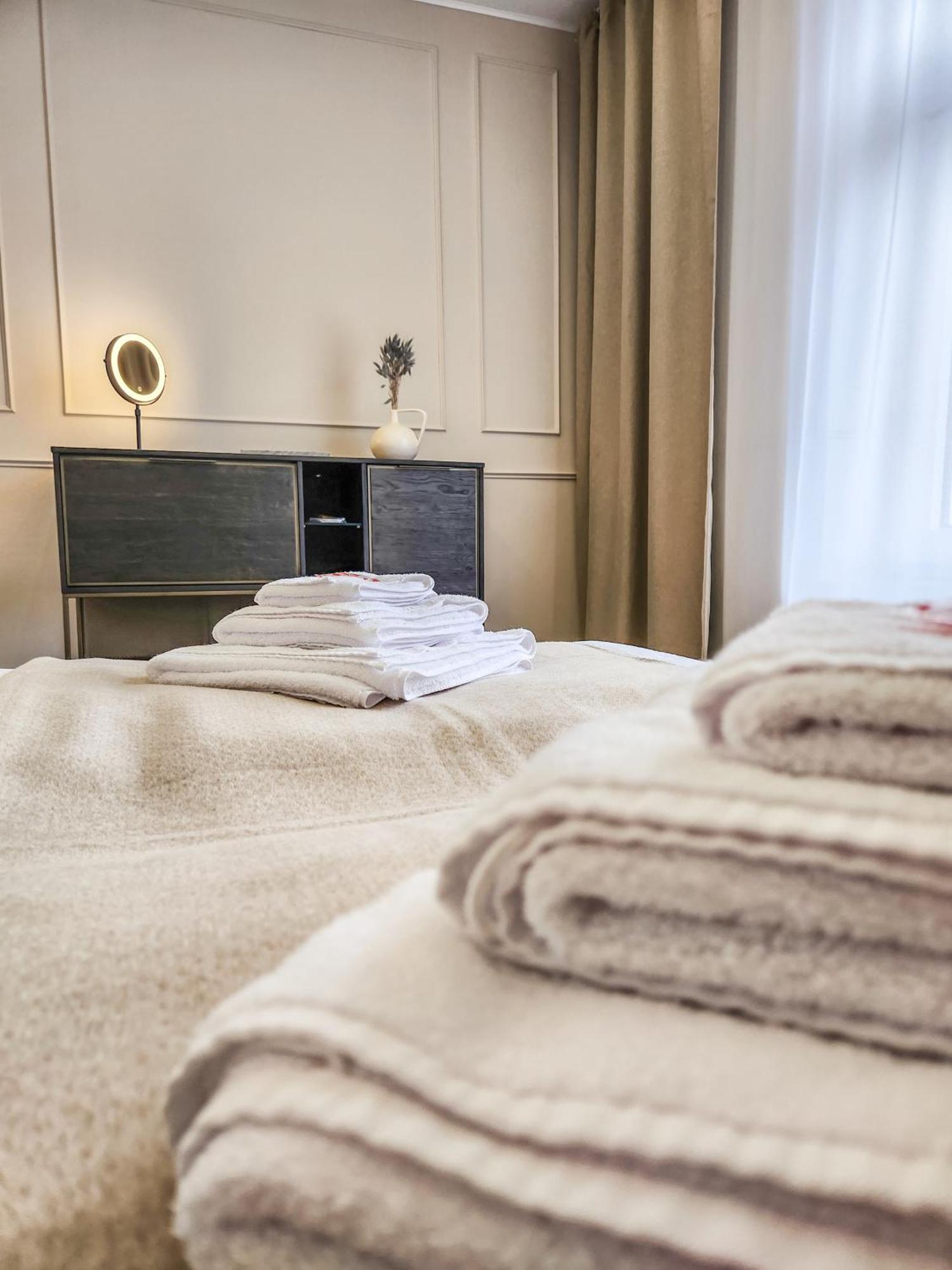 Geli Homes L1 - 2X Zimmer, 2X Kingsize Bett, 1 Bis 4 Personen, Parkplatz, Tv, Wifi, Top Kueche, Kaffee, Tee Lünen Eksteriør bilde