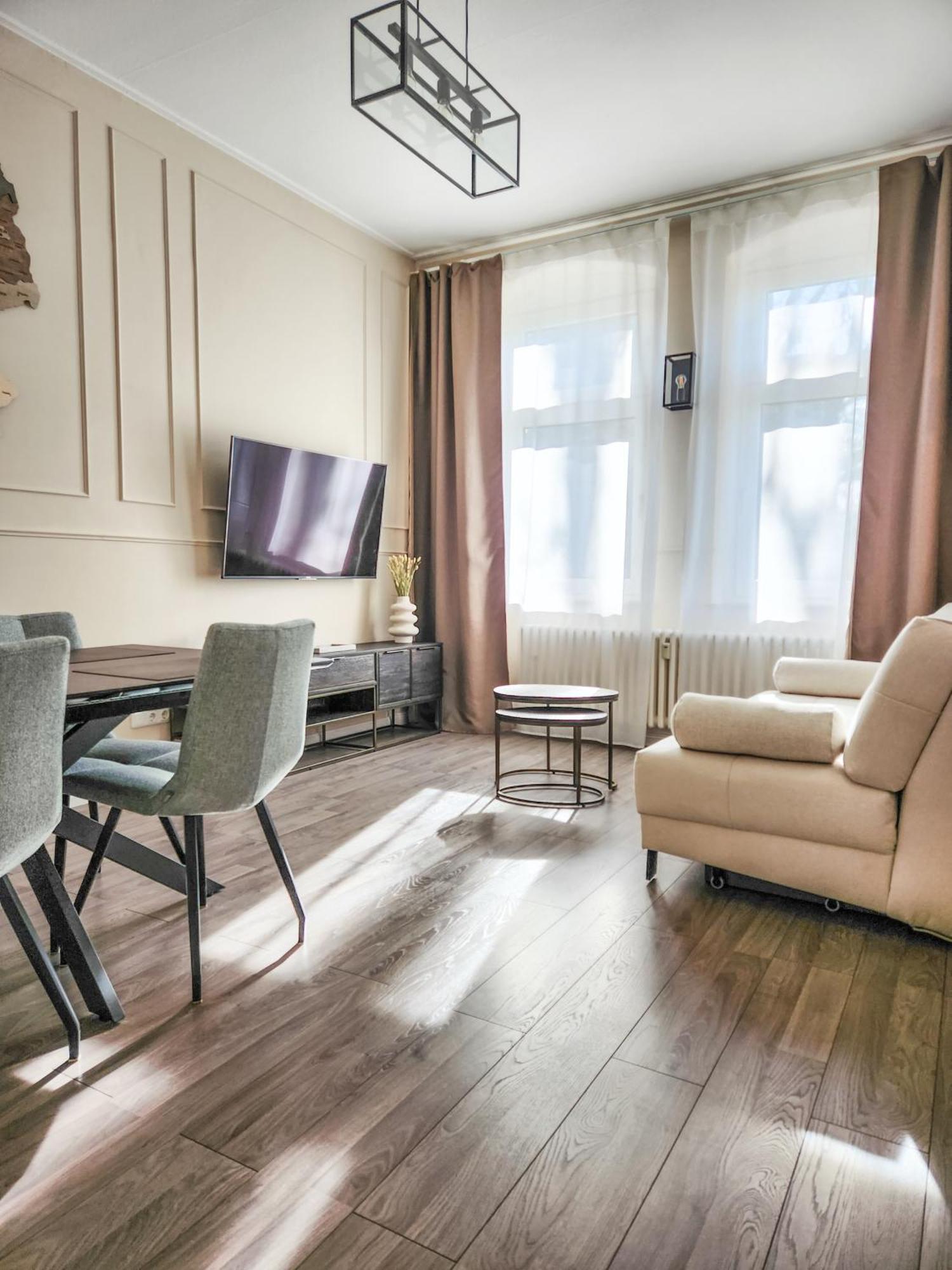 Geli Homes L1 - 2X Zimmer, 2X Kingsize Bett, 1 Bis 4 Personen, Parkplatz, Tv, Wifi, Top Kueche, Kaffee, Tee Lünen Eksteriør bilde