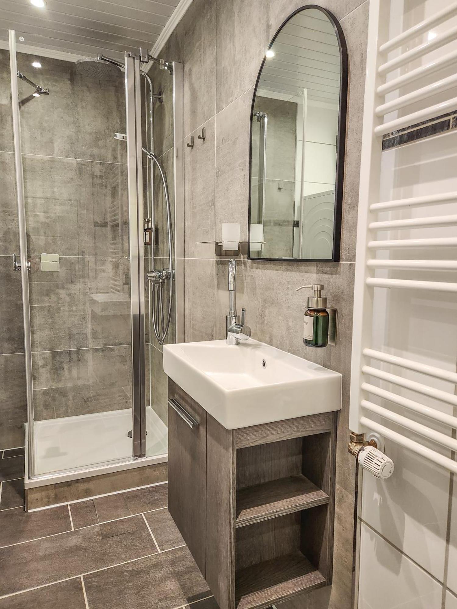 Geli Homes L1 - 2X Zimmer, 2X Kingsize Bett, 1 Bis 4 Personen, Parkplatz, Tv, Wifi, Top Kueche, Kaffee, Tee Lünen Eksteriør bilde